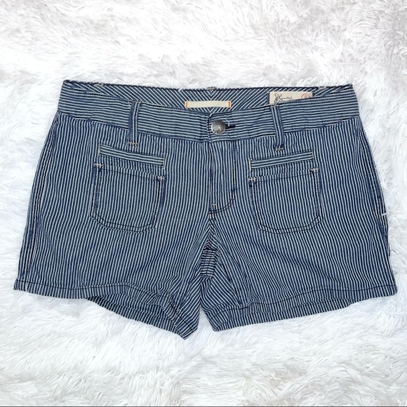 GAP JEANS Limited Edition Women’s Navy Blue Pin Striped Low Rise Shorts 1/25 - Picture 1 of 9